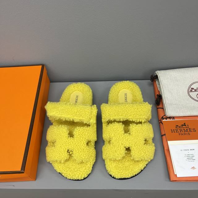 出厂价：女码： 男码280 品牌：Hermes 编号：H8018-220404 颜色：12个色 码数:女码34一42 男码38-46 34 45 46订做不退不